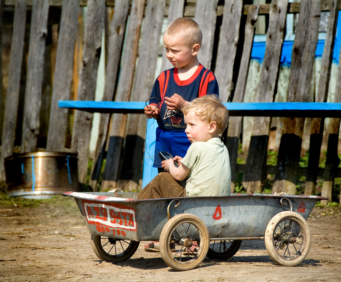 ... und sie haben eine Schubkarre Nitsche ... "Porsche" einige ..