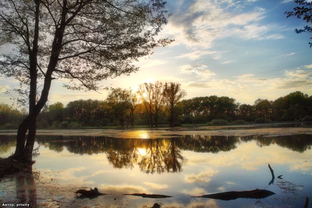 Sonnenuntergang auf dem See.