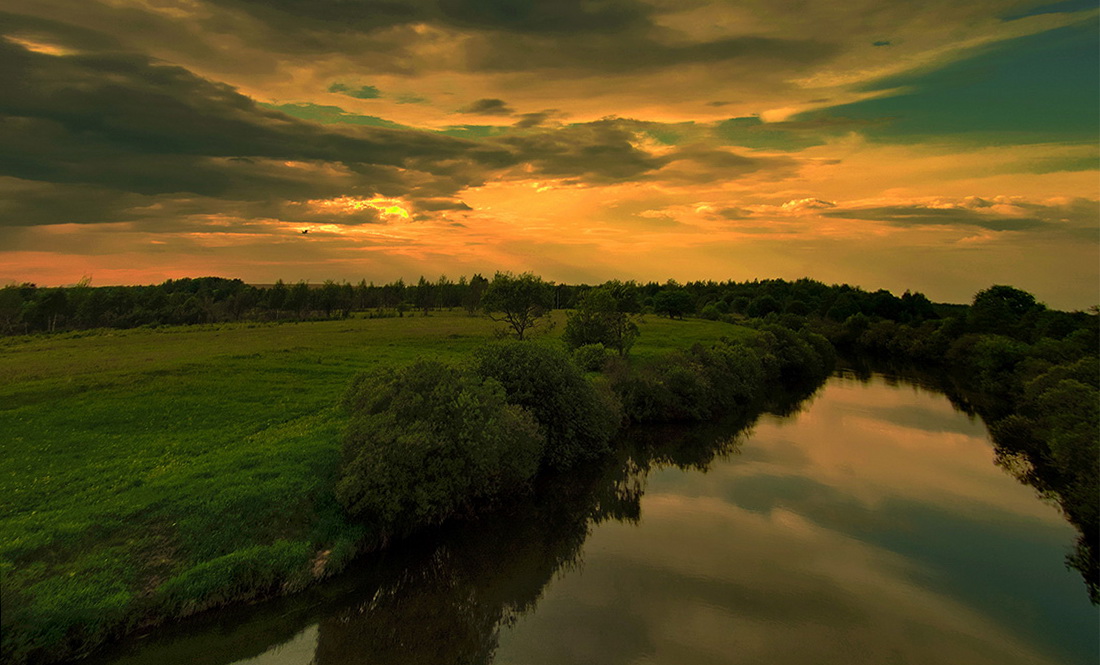 Und schwimmende MAI Sonnenuntergang am Abend ...
