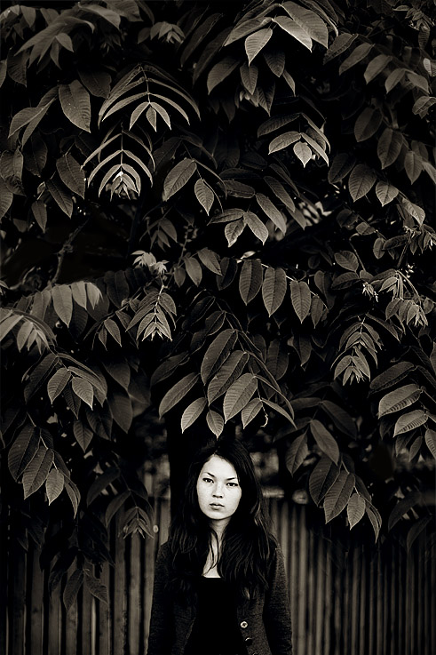 Portrait mit Blättern