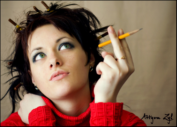 Mädchen mit Bleistift