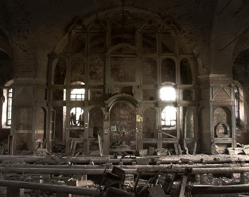 "Birch Baldachin. Altar