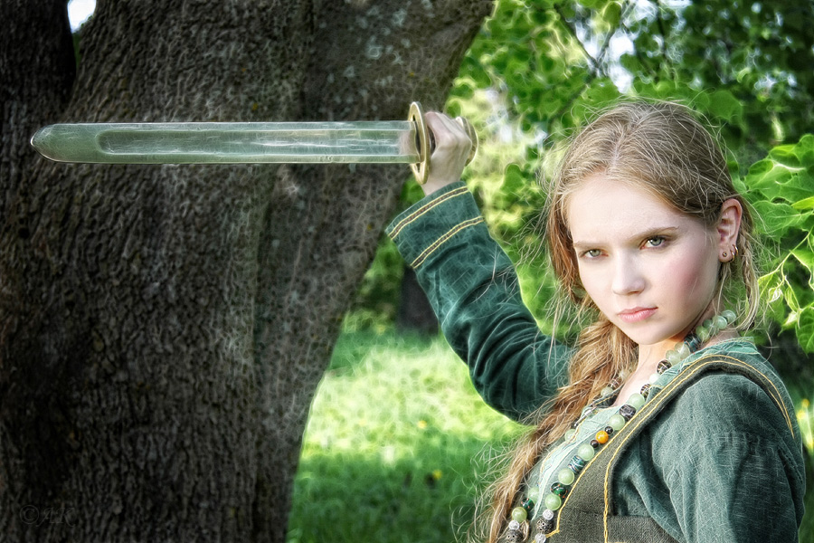 Jemand mit einem Schwert zu uns kommen ...