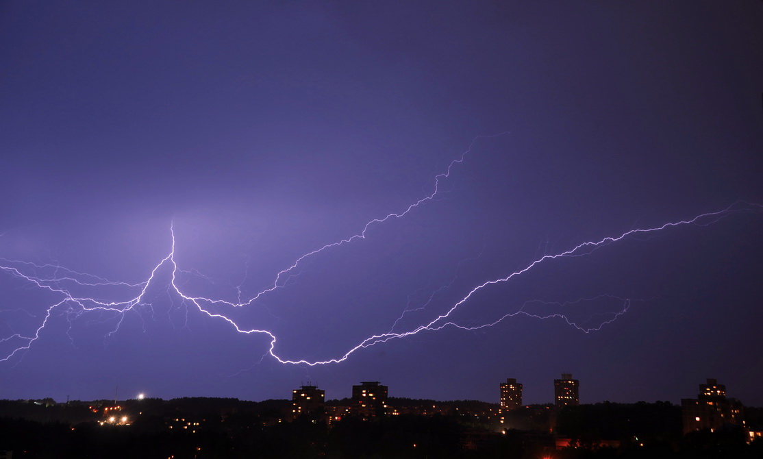 Nebo byl agresivnyj etu noc
