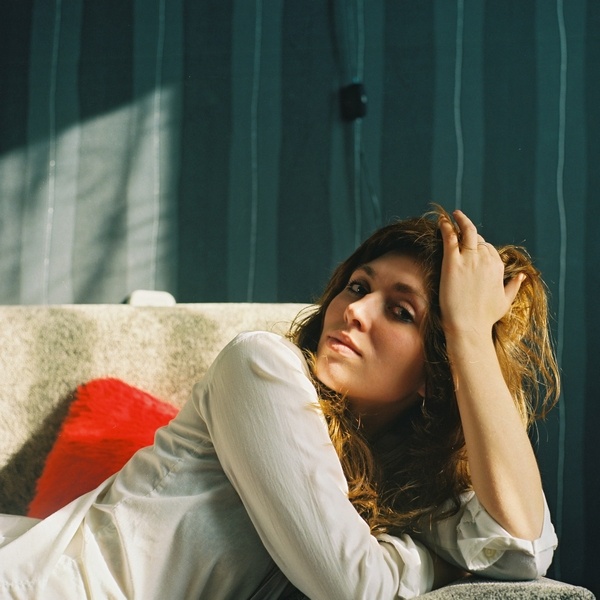 Portrait von Vicky auf dem Sofa