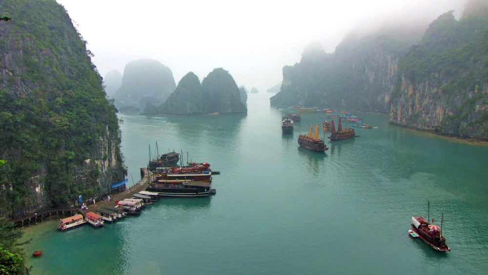 Nebel in der Halong Bucht