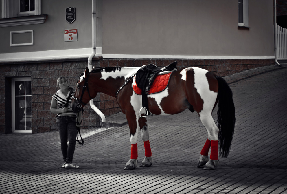 In der Straße Staub und Schmutz der Großstadt ...