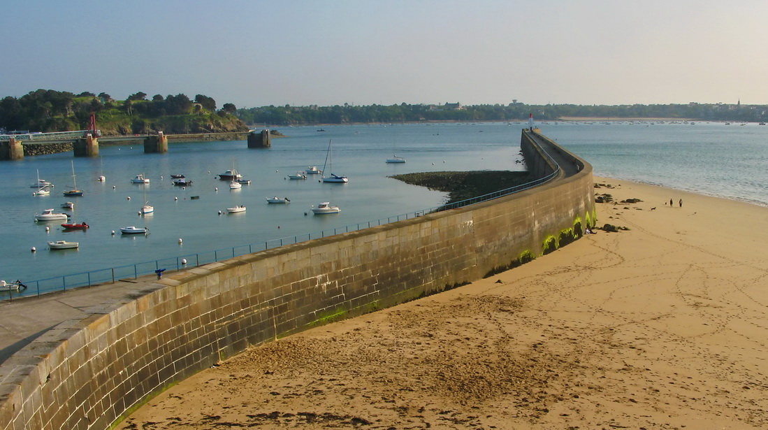 Die Straße zum Leuchtturm.