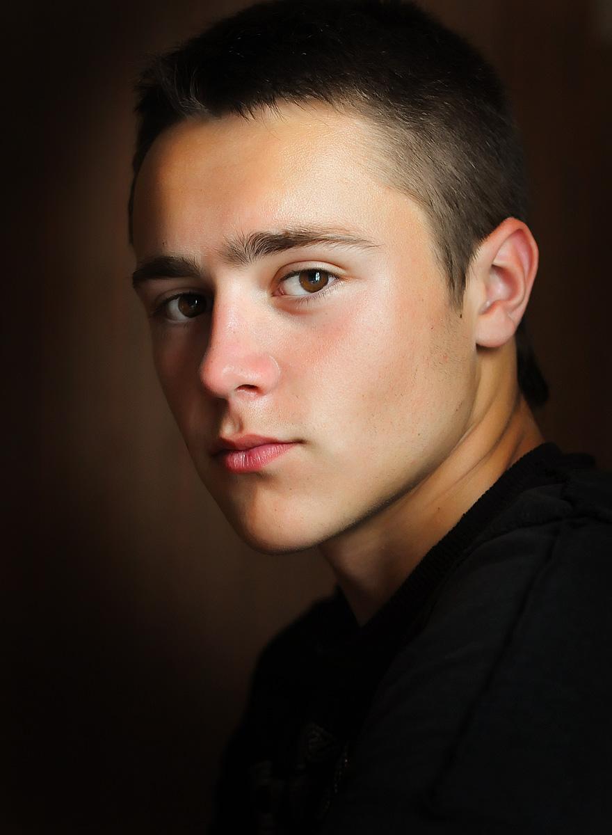 Porträt eines jungen Mannes.