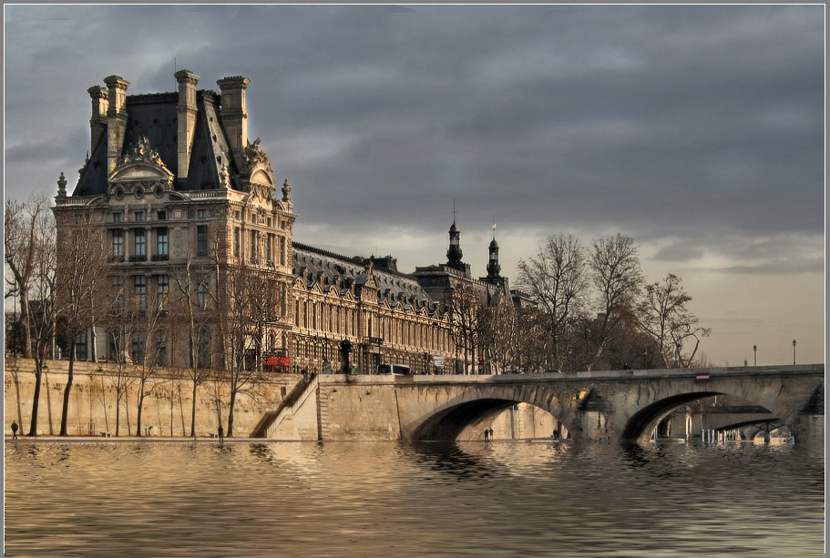 Paris Louvre ..... ... Sena ...