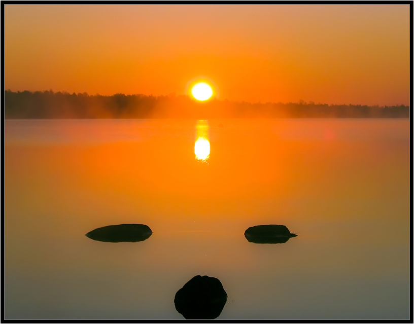 Sonnenaufgang auf dem Ladoga-See ...