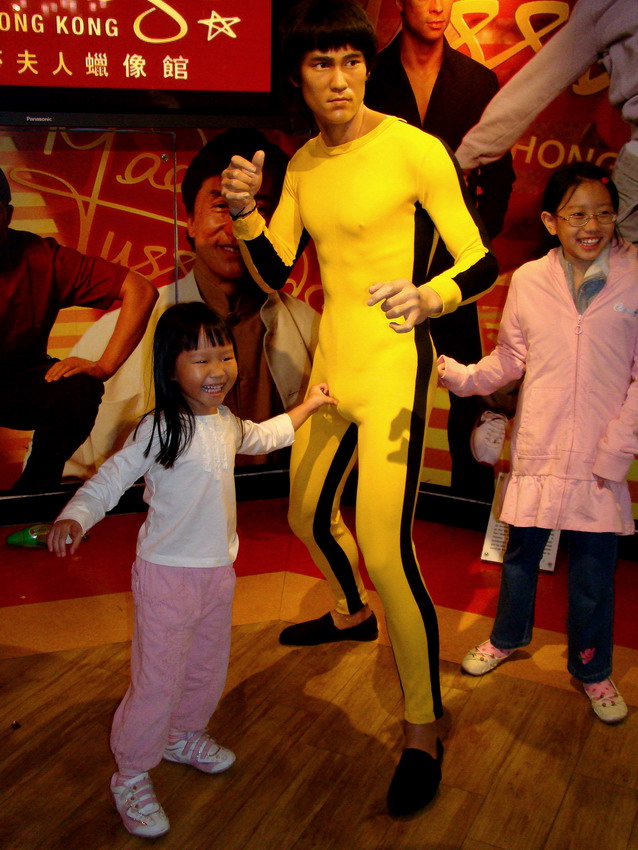 Das Mädchen weiß, wo die Puppen Taste