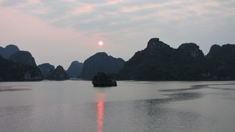 Sonnenuntergang über Halong Bay
