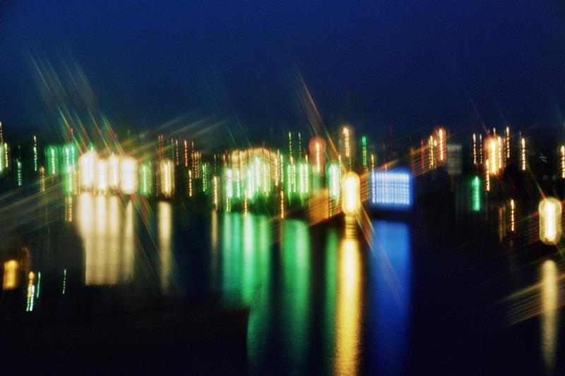 Regnerischen Abend im Hafen