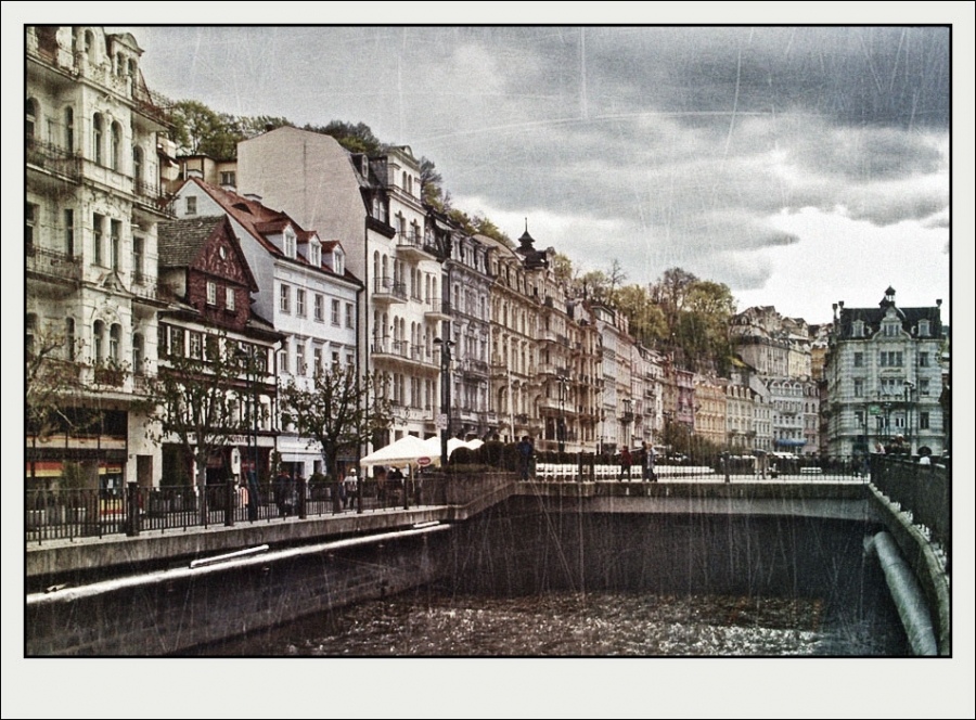 Postkarte aus einer alten Truhe