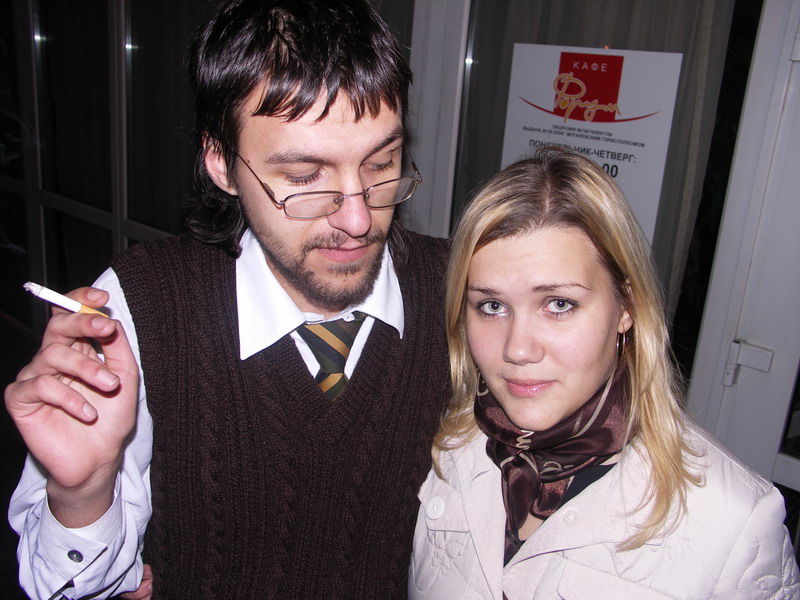 GoldyGirl und Antonina: Treffen Feinde der Stelle!