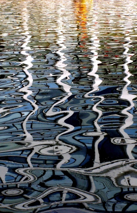 Muster auf dem Wasser