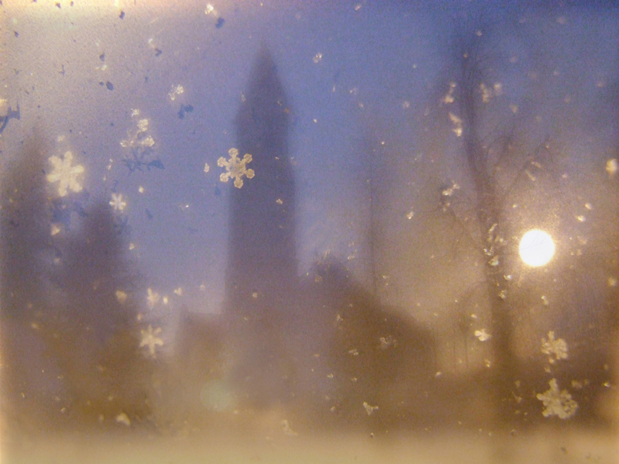 Schnee auf dem Glas.