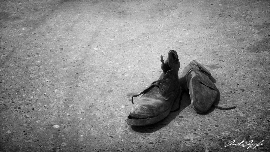 Jemand trug, ging irgendwo ...