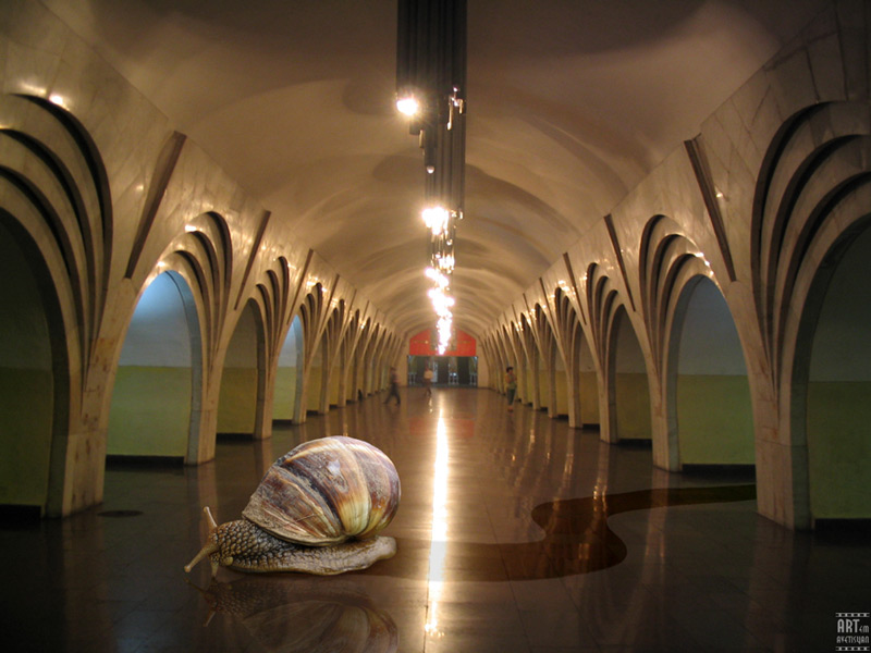 ... Verdammt!, Verpasste Opyat seiner Station ...