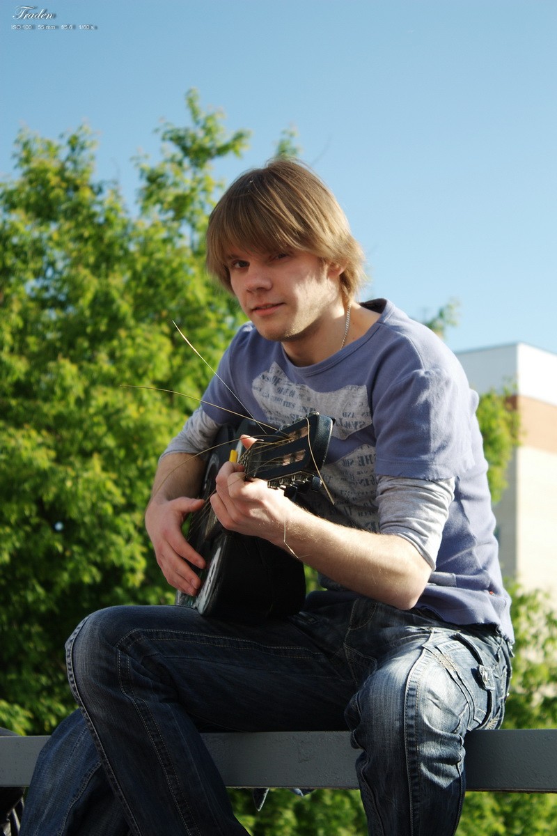 Eh, ich werde eine Gitarre in die Hand nehmen