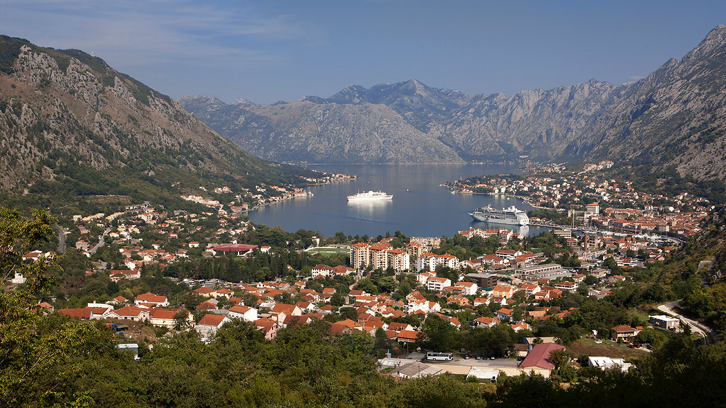 Über das Schiff und Bus nach Kotor