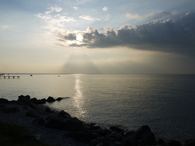 Versteckspiel. (Oder Pyramide).