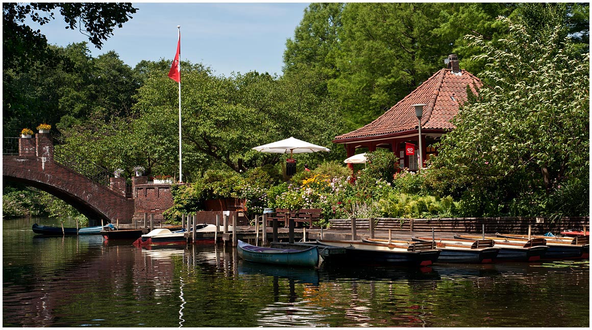 Spaziergang entlang des Flusses