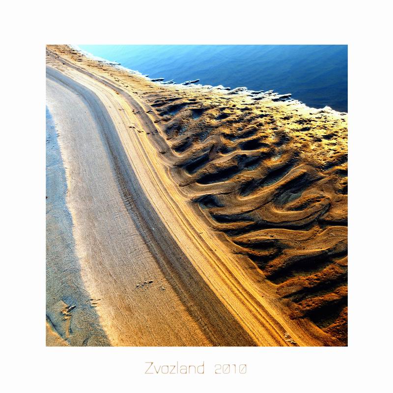 auf der Strecke. neben dem Wasser und Sand