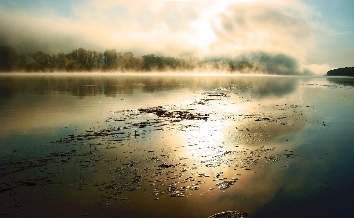 ÜBER DIE NEBEL UND DER FLUSS ...