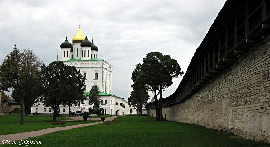 Angesichts der Holy Trinity Cathedral.