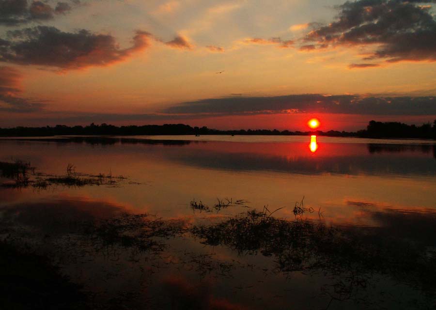 Dämmerung über dem Fluss Sog