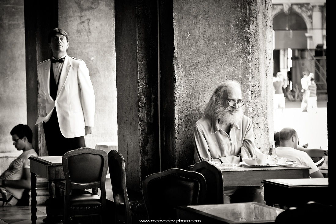 ein chinesischer Kellner und Leonardo da Vinci