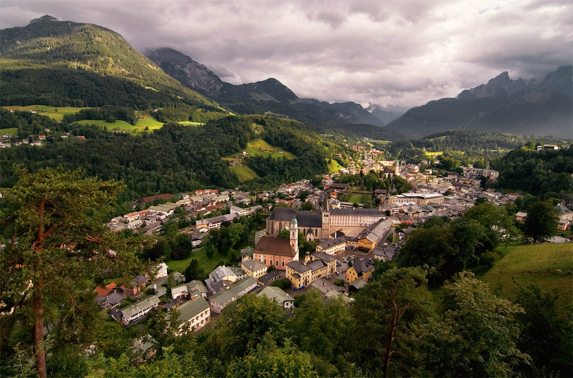 Toy Town in den Händen der Berge.