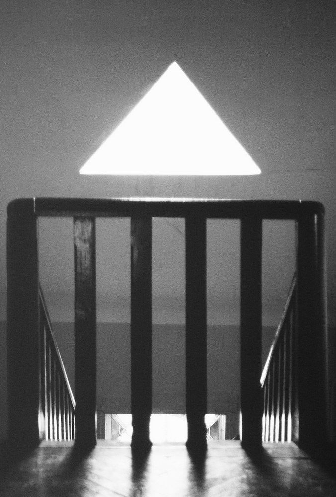 Geometrie. Auf der vertikalen Linien und Dreiecken