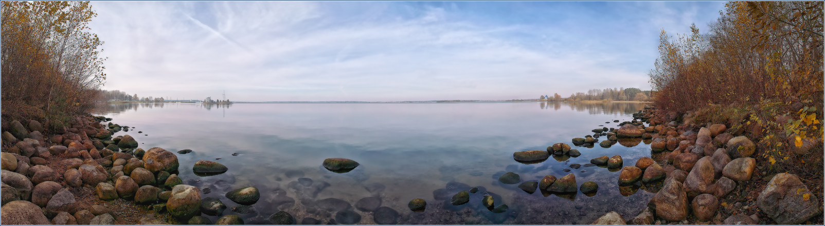 Herbst. Panorama der Minsker Meer.
