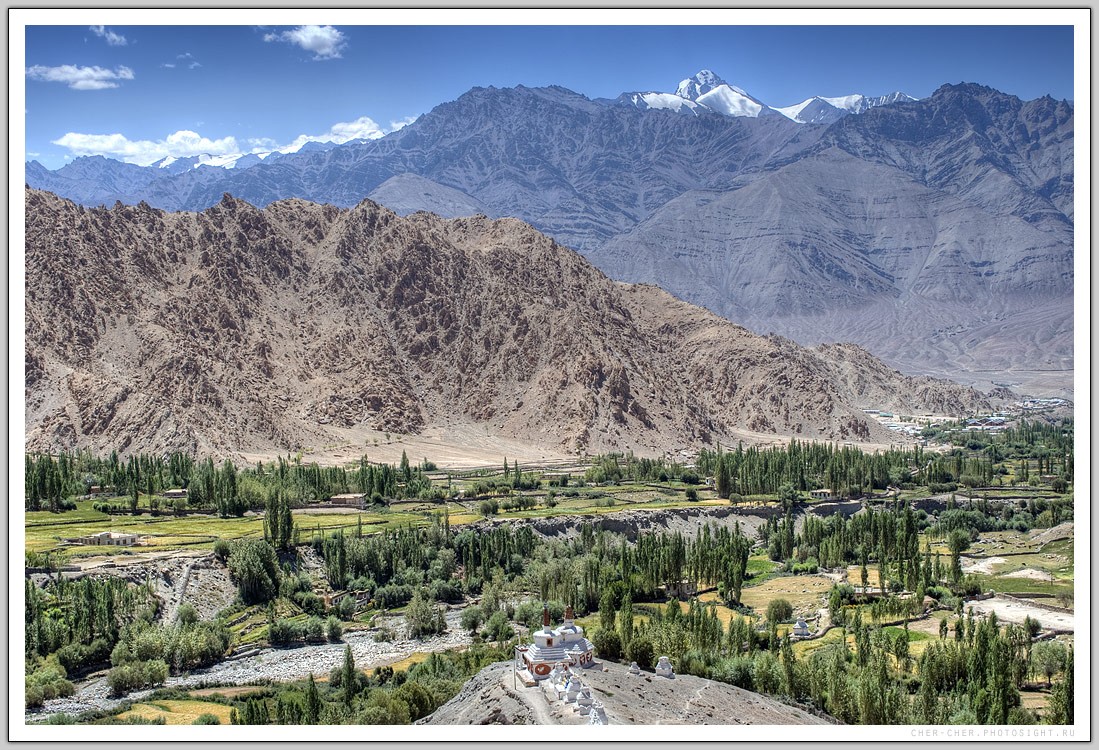 Blick auf den Stock Kangri Massiv (6123 m) vom Dach des Klosters Phyang