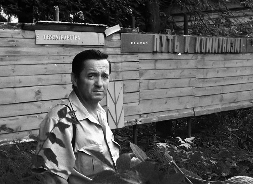 Selbstbildnis in Schwarz und Weiß