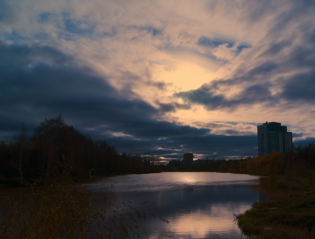 Der Himmel über der Stadt