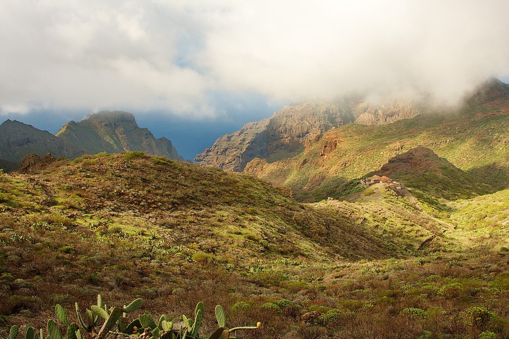Unter den Wolken und Bergen ...