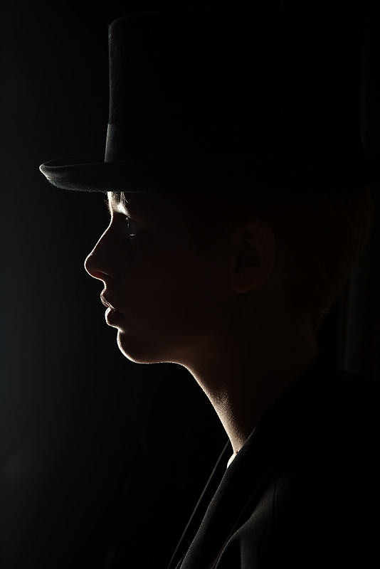 Porträt eines Mädchens mit Hut muzhskly