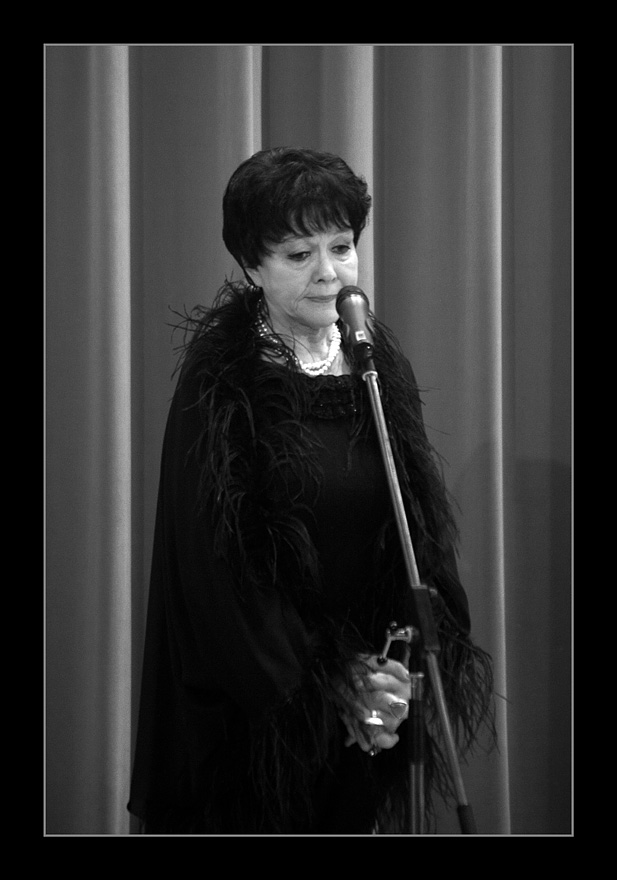 Bell starb Achmadulina