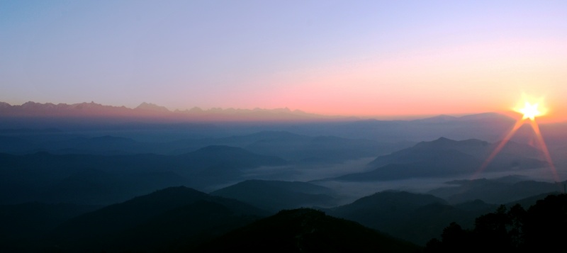 Sonnenaufgang in den Bergen