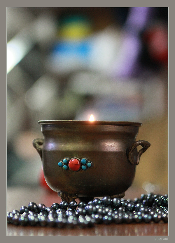 Eine brennende Kerze