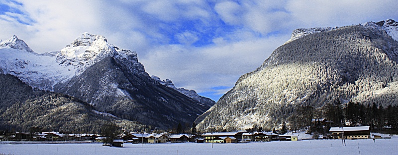 Das Dorf ist auf dem Pass