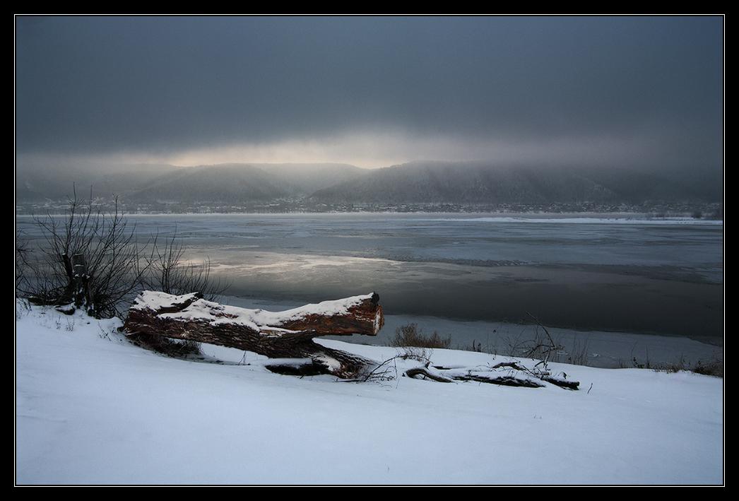 Dezember. Morning. First Light