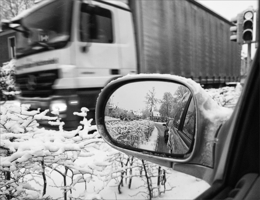 "Stronger für das Lenkrad halten, ein Fahrer mit !.."()