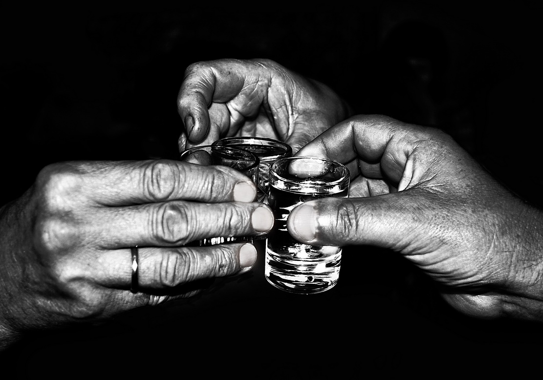 Glaube, Hoffnung und Liebe bleiben nur eine Realität, Traurigkeit und Strenge.