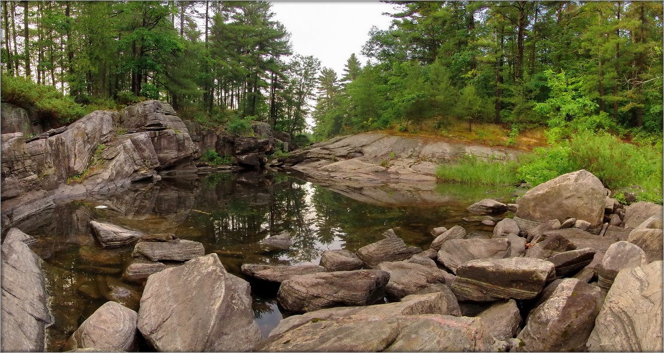 Zeitungen und Geheimnisse Muskoka