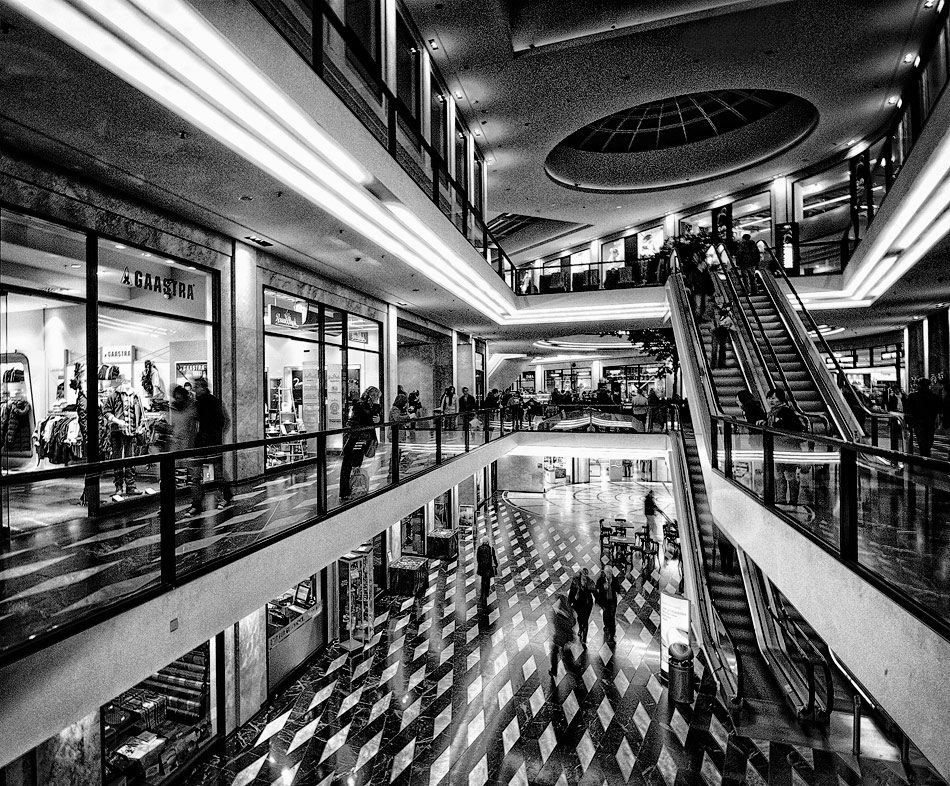 In einer Welt der Linien, Formen und Reflexionen ... (3)